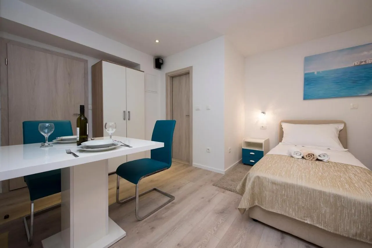 Apartments Maraton Split 0*,