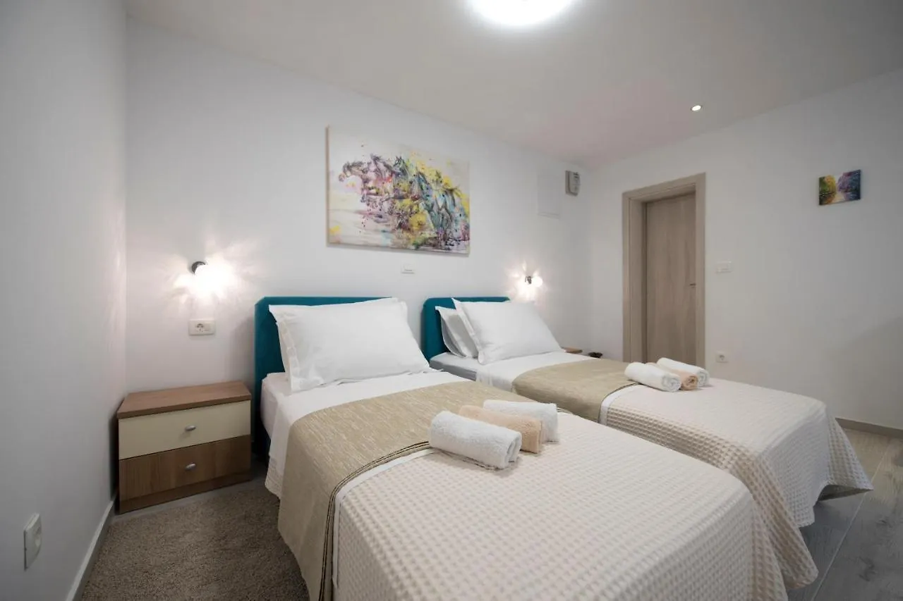 Apartments Maraton contacts