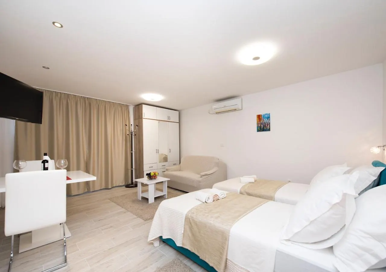 Apartments Maraton Split